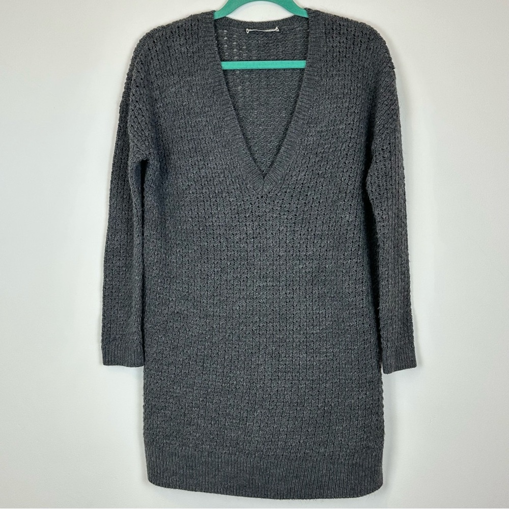Alice + Olivia Gray V-Neck Long Sleeve Loose Knit Sweater Dress M